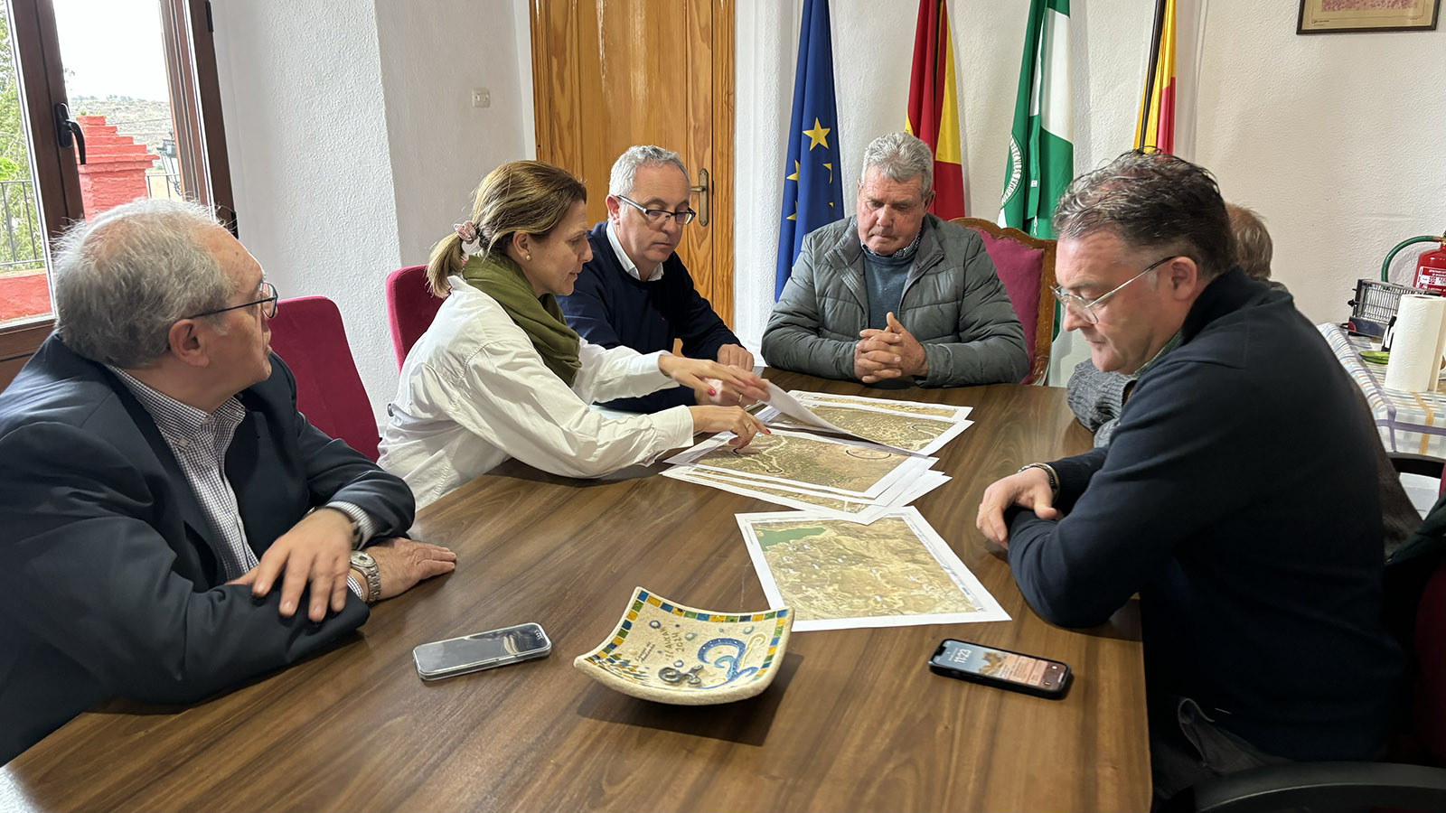 Los alcaldes de Berja y Turón se reúnen con la Junta para abordar las mejoras en la carretera A-1175